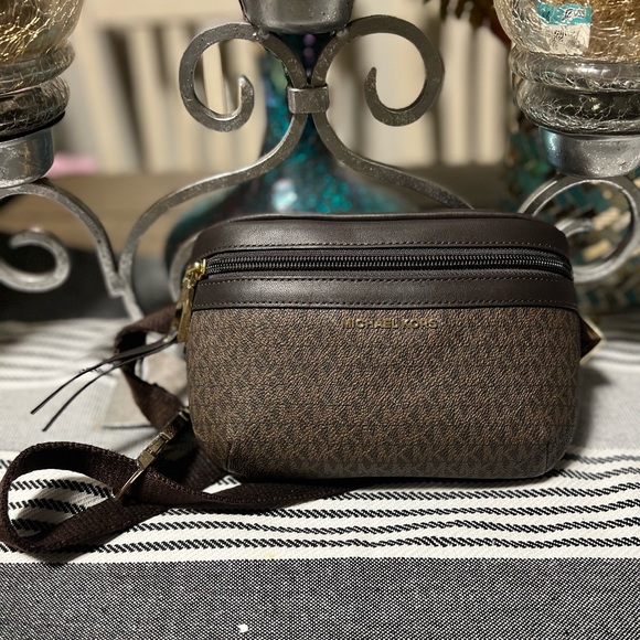 ‼️SOLD‼️‼️‼️NEW‼️Signature Fanny Pack by MICHAEL KORS - Picture 4 of 5